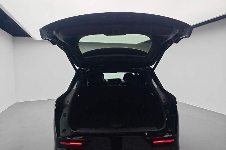 Used Zeekr 7X 2025 100 kWh Long-Range Rear-Wheel Drive with Intelligent Driving Features Trunk