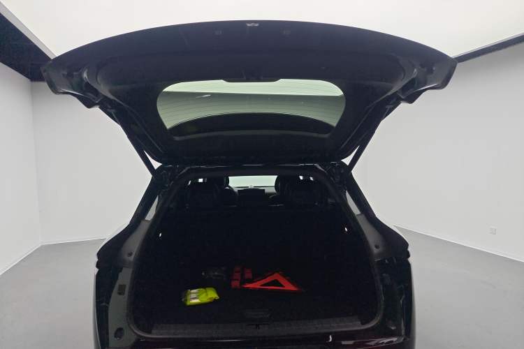Used Zeekr 7X 2025 100 kWh Long-Range Rear-Wheel Drive with Intelligent Driving Features Trunk