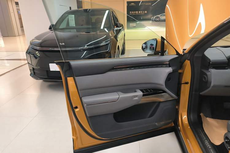 Used Zeekr 7X 2025 100 kWh Long-Range Rear-Wheel Drive with Intelligent Driving Features Left Front Door Interior