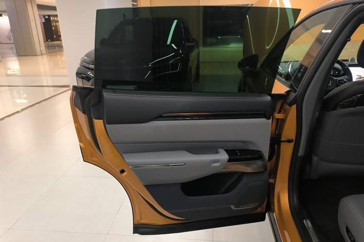 Used Zeekr 7X 2025 100 kWh Long-Range Rear-Wheel Drive with Intelligent Driving Features Left Rear Door Interior