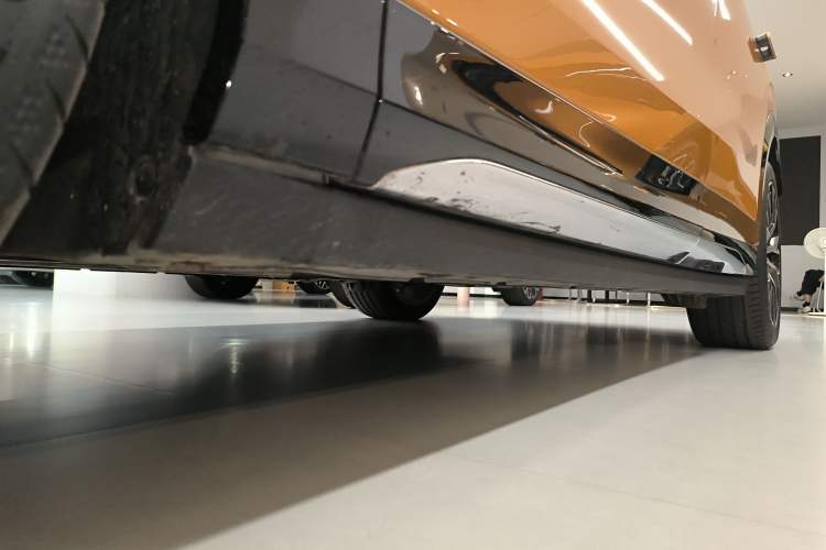 Used Zeekr 7X 2025 100 kWh Long-Range Rear-Wheel Drive with Intelligent Driving Features Left Side Sill