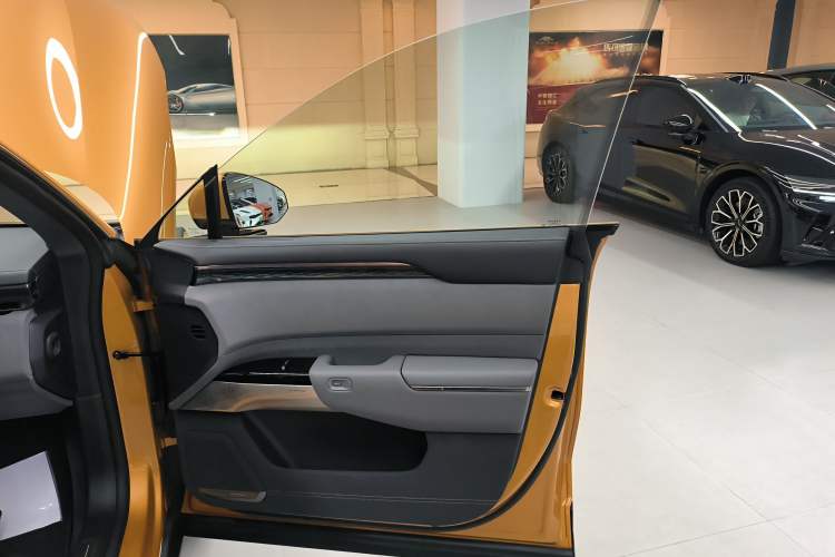 Used Zeekr 7X 2025 100 kWh Long-Range Rear-Wheel Drive with Intelligent Driving Features Right Front Door Interior
