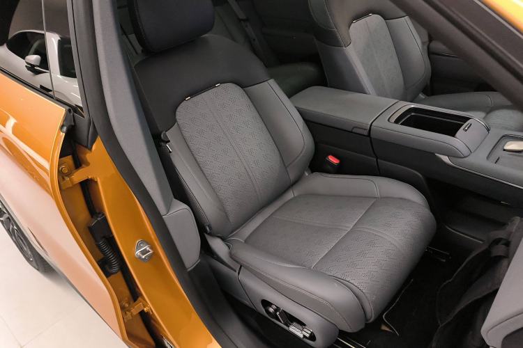 Used Zeekr 7X 2025 100 kWh Long-Range Rear-Wheel Drive with Intelligent Driving Features Right Front Seat
