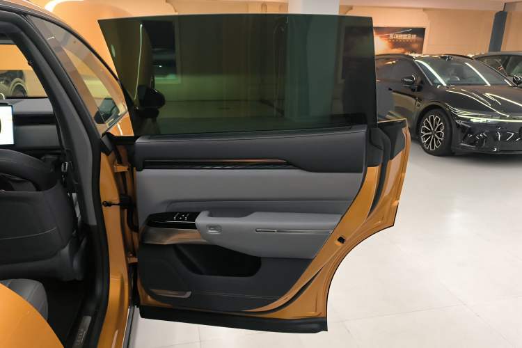 Used Zeekr 7X 2025 100 kWh Long-Range Rear-Wheel Drive with Intelligent Driving Features Right Rear Door Interior