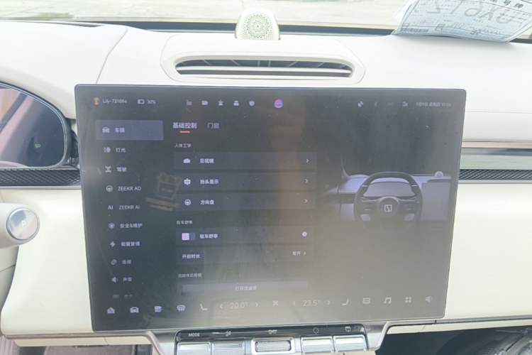 Used Zeekr 7X 2025 100 kWh Long-Range Rear-Wheel Drive with Intelligent Driving Features Audio And AC Panel
