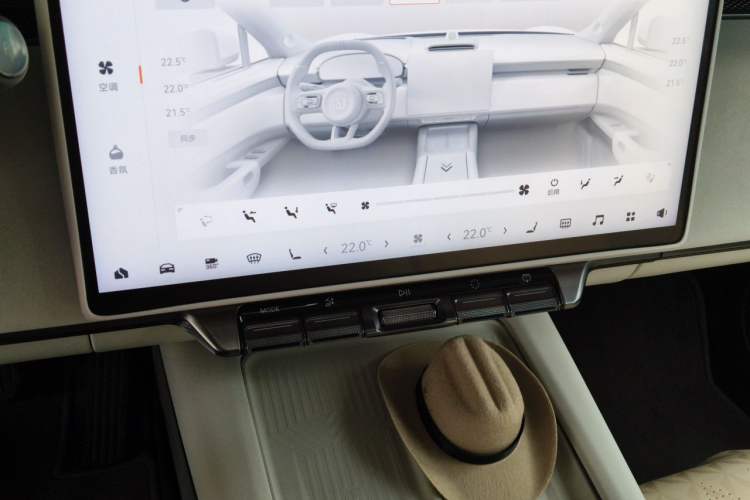 Used Zeekr 7X 2025 75 kWh Rear-Wheel Drive Intelligent Driving Version Audio And AC Panel
