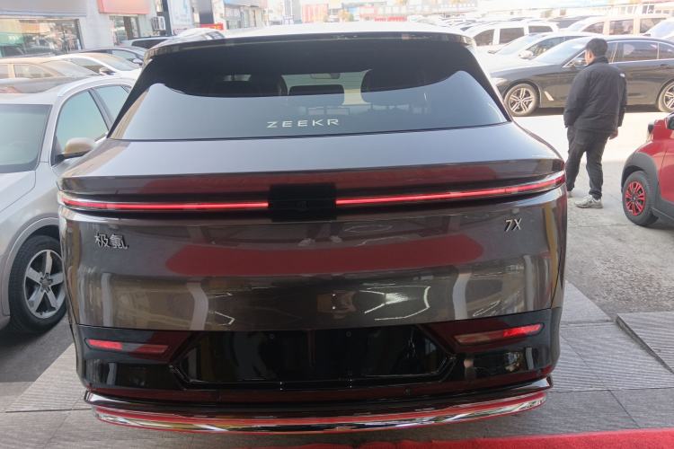 Used Zeekr 7X 2025 100 kWh Long-Range Rear-Wheel Drive with Intelligent Driving Features Exterior 4