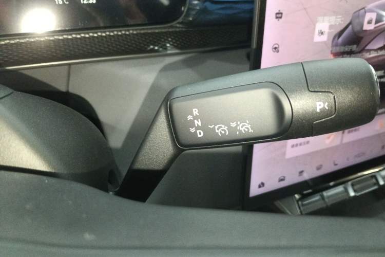 Used Zeekr 7X 2025 100 kWh Long-Range Rear-Wheel Drive with Intelligent Driving Features Gear Lever