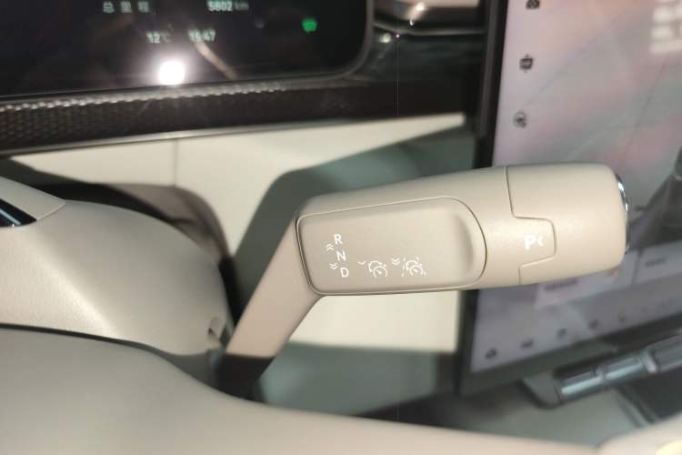 Used Zeekr 7X 2025 75 kWh Rear-Wheel Drive Intelligent Driving Version Gear Lever