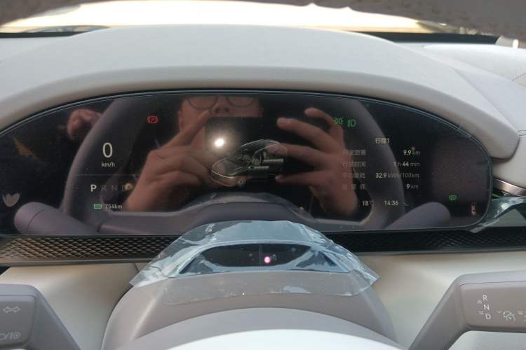 Used Zeekr 7X 2025 100 kWh Long-Range Rear-Wheel Drive with Intelligent Driving Features Instrument Cluster