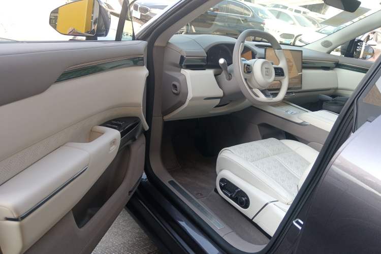 Used Zeekr 7X 2025 100 kWh Long-Range Rear-Wheel Drive with Intelligent Driving Features Interior 3