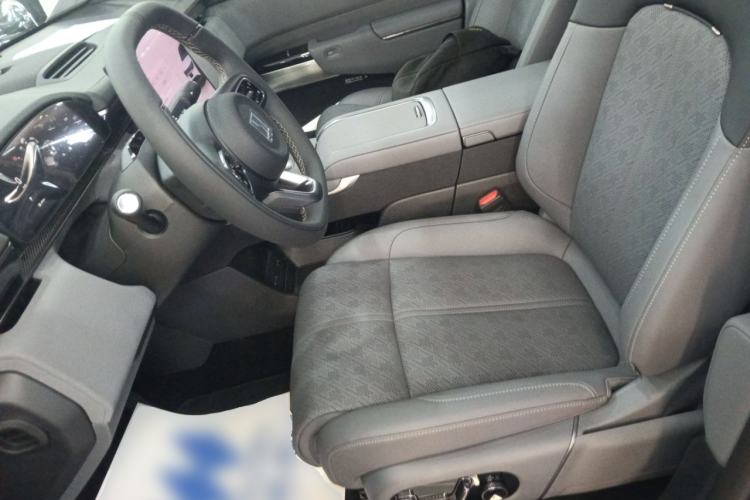 Used Zeekr 7X 2025 100 kWh Long-Range Rear-Wheel Drive with Intelligent Driving Features Left Front Seat