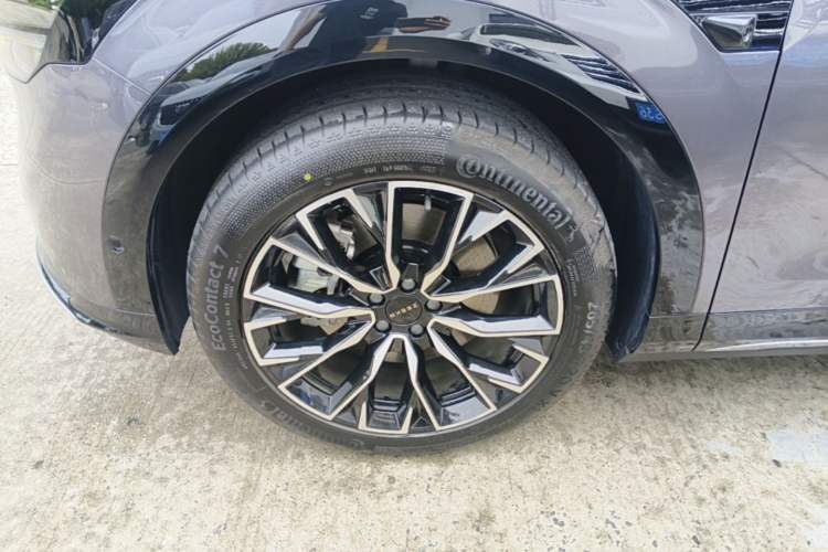 Used Zeekr 7X 2025 100 kWh Long-Range Rear-Wheel Drive with Intelligent Driving Features Left Front Wheel Hub