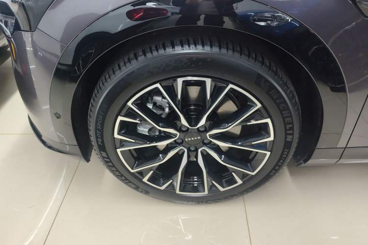 Used Zeekr 7X 2025 100kWh Long-Range All-Wheel Drive Intelligent Driving Version Left Front Wheel Hub