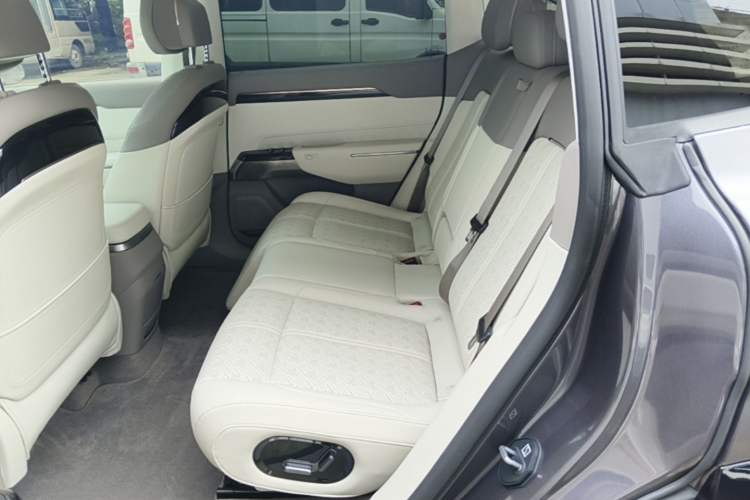 Used Zeekr 7X 2025 100 kWh Long-Range Rear-Wheel Drive with Intelligent Driving Features Left Rear Seat