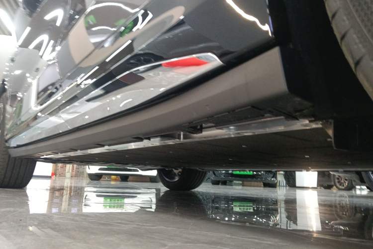 Used Zeekr 7X 2025 100 kWh Long-Range Rear-Wheel Drive with Intelligent Driving Features Left Side Sill