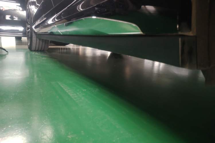 Used Zeekr 7X 2025 75 kWh Rear-Wheel Drive Intelligent Driving Version Left Side Sill