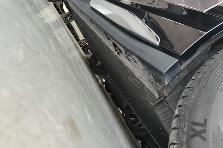 Used Zeekr 7X 2025 100 kWh Long-Range Rear-Wheel Drive with Intelligent Driving Features Left Side Sill