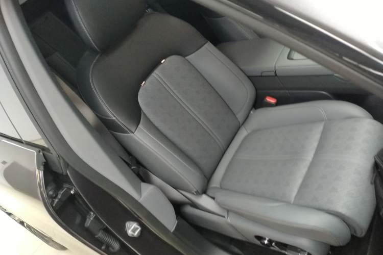 Used Zeekr 7X 2025 75 kWh Rear-Wheel Drive Intelligent Driving Version Right Front Seat