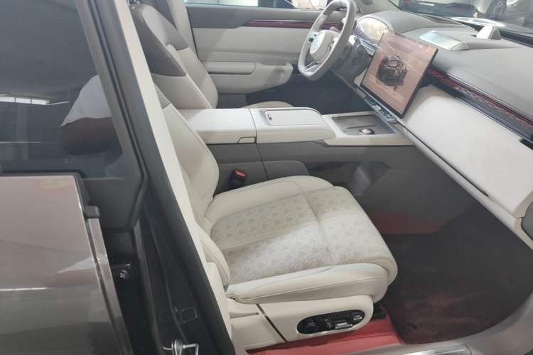 Used Zeekr 7X 2025 100 kWh Long-Range Rear-Wheel Drive with Intelligent Driving Features Right Front Seat