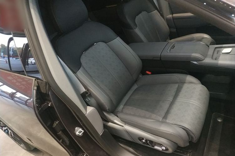 Used Zeekr 7X 2025 75 kWh Rear-Wheel Drive Intelligent Driving Version Right Front Seat
