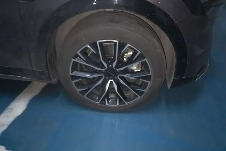 Used Zeekr 7X 2025 75 kWh Rear-Wheel Drive Intelligent Driving Version Right Front Wheel Hub