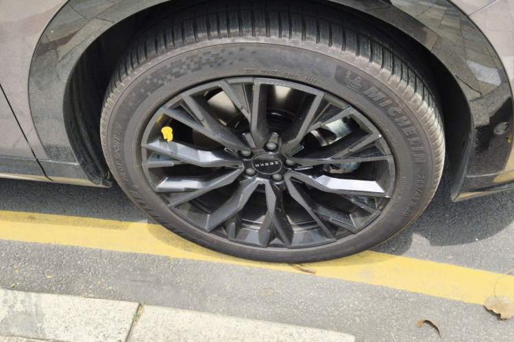 Used Zeekr 7X 2025 75 kWh Rear-Wheel Drive Intelligent Driving Version Right Front Wheel Hub