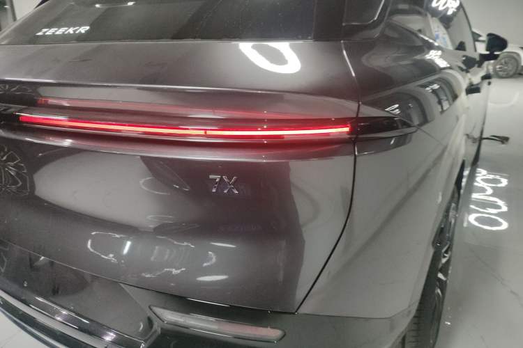 Used Zeekr 7X 2025 75 kWh Rear-Wheel Drive Intelligent Driving Version Right Rear Taillight