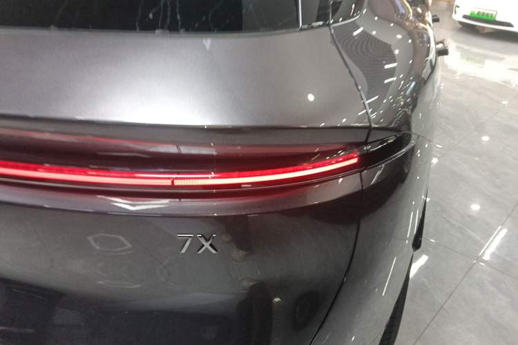 Used Zeekr 7X 2025 100 kWh Long-Range Rear-Wheel Drive with Intelligent Driving Features Right Rear Taillight