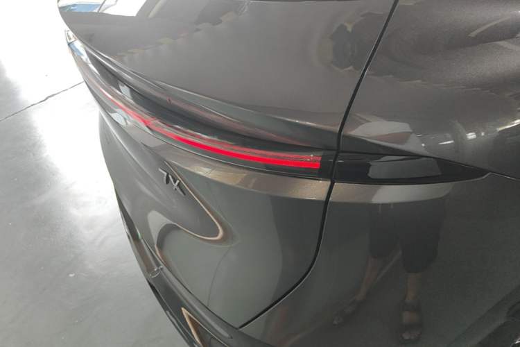 Used Zeekr 7X 2025 100 kWh Long-Range Rear-Wheel Drive with Intelligent Driving Features Right Rear Taillight