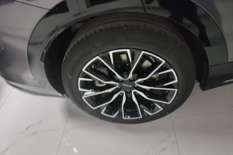 Used Zeekr 7X 2025 75 kWh Rear-Wheel Drive Intelligent Driving Version Right Rear Wheel Hub
