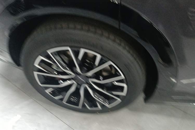 Used Zeekr 7X 2025 100 kWh Long-Range Rear-Wheel Drive with Intelligent Driving Features Right Rear Wheel Hub