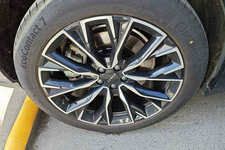 Used Zeekr 7X 2025 75 kWh Rear-Wheel Drive Intelligent Driving Version Right Rear Wheel Hub