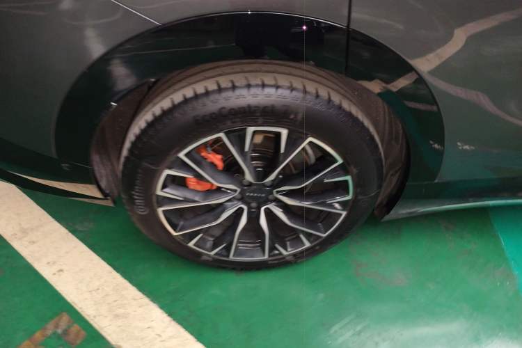 Used Zeekr 7X 2025 75 kWh Rear-Wheel Drive Intelligent Driving Version Right Rear Wheel Hub