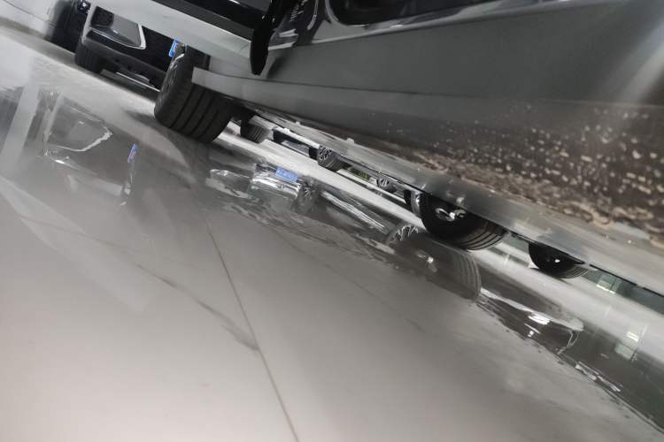 Used Zeekr 7X 2025 75 kWh Rear-Wheel Drive Intelligent Driving Version Right Side Sill