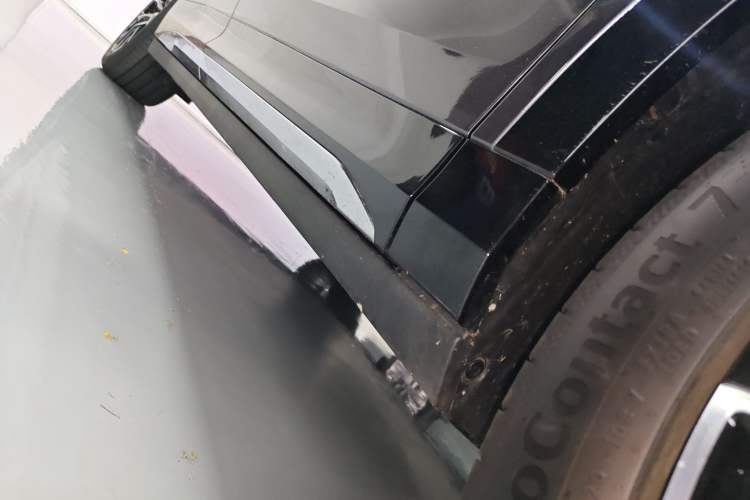 Used Zeekr 7X 2025 75 kWh Rear-Wheel Drive Intelligent Driving Version Right Side Sill