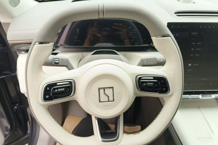 Used Zeekr 7X 2025 100 kWh Long-Range Rear-Wheel Drive with Intelligent Driving Features Steering Wheel
