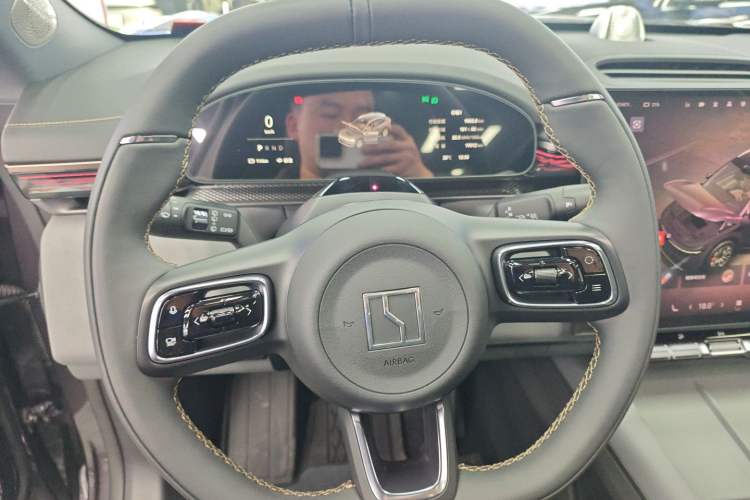 Used Zeekr 7X 2025 100kWh Long-Range All-Wheel Drive Intelligent Driving Version Steering Wheel