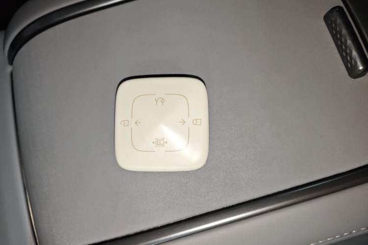Used Zeekr 7X 2025 75 kWh Rear-Wheel Drive Intelligent Driving Version Vehicle Key