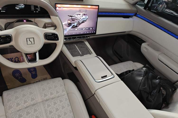 Used Zeekr 7X 2025 75 kWh Rear-Wheel Drive Intelligent Driving Version Audio And AC Panel