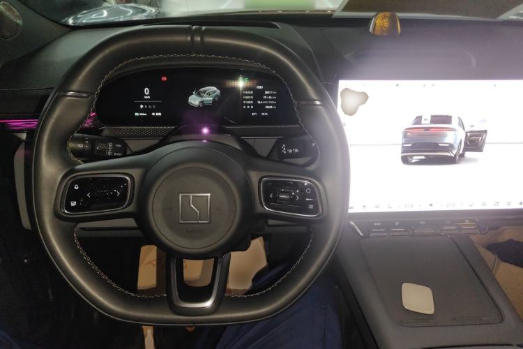 Used Zeekr 7X 2025 100kWh Long-Range All-Wheel Drive Intelligent Driving Version Center Console