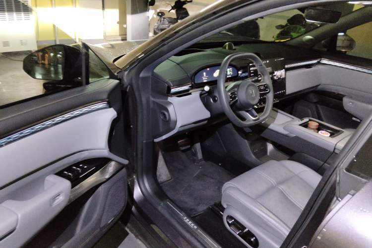 Used Zeekr 7X 2025 100 kWh Long-Range Rear-Wheel Drive with Intelligent Driving Features Driver Seat