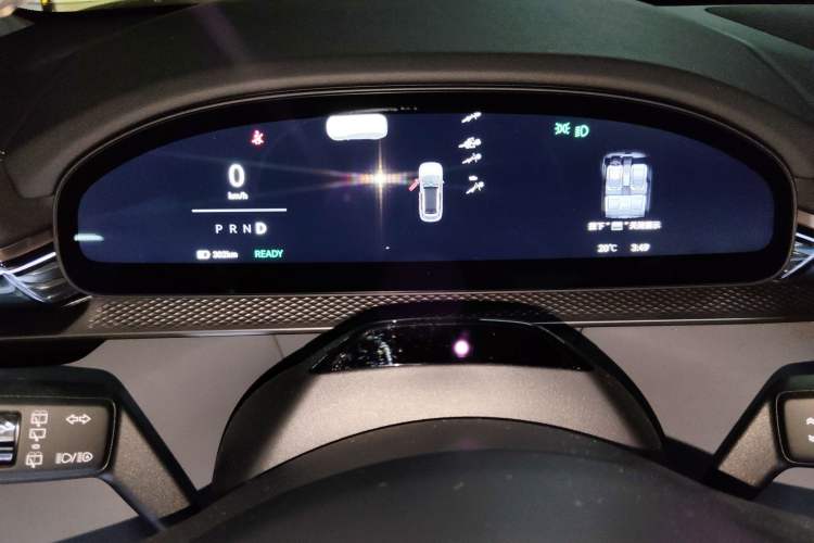 Used Zeekr 7X 2025 100 kWh Long-Range Rear-Wheel Drive with Intelligent Driving Features Instrument Cluster