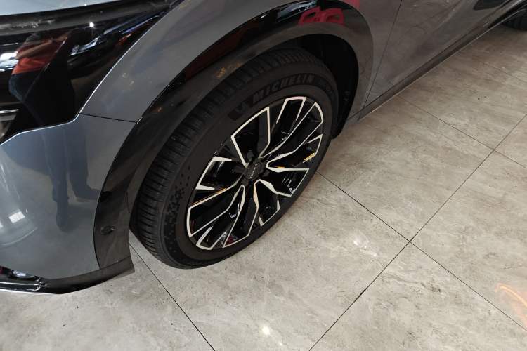 Used Zeekr 7X 2025 75 kWh Rear-Wheel Drive Intelligent Driving Version Left Front Wheel Hub