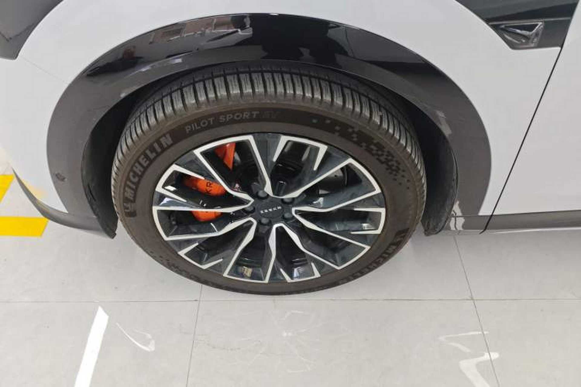 Used Zeekr 7X 2025 100kWh Long-Range All-Wheel Drive Intelligent Driving Version Left Front Wheel Hub