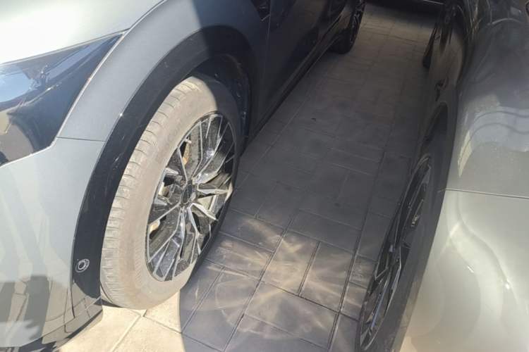 Used Zeekr 7X 2025 75 kWh Rear-Wheel Drive Intelligent Driving Version Left Front Wheel Hub