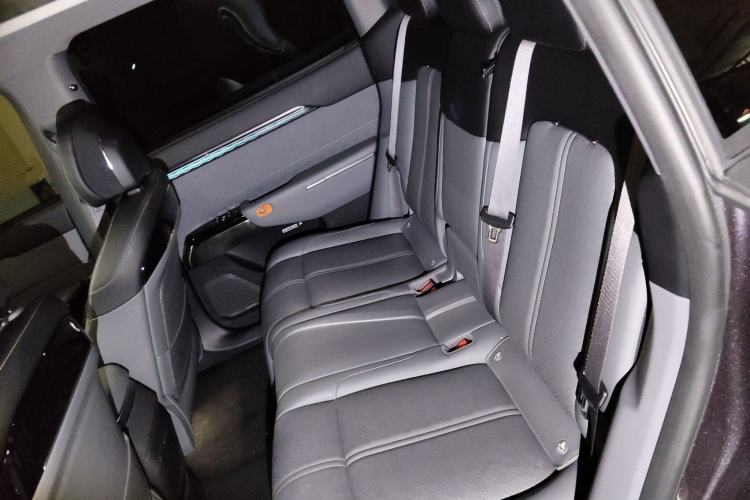 Used Zeekr 7X 2025 100 kWh Long-Range Rear-Wheel Drive with Intelligent Driving Features Left Rear Seat
