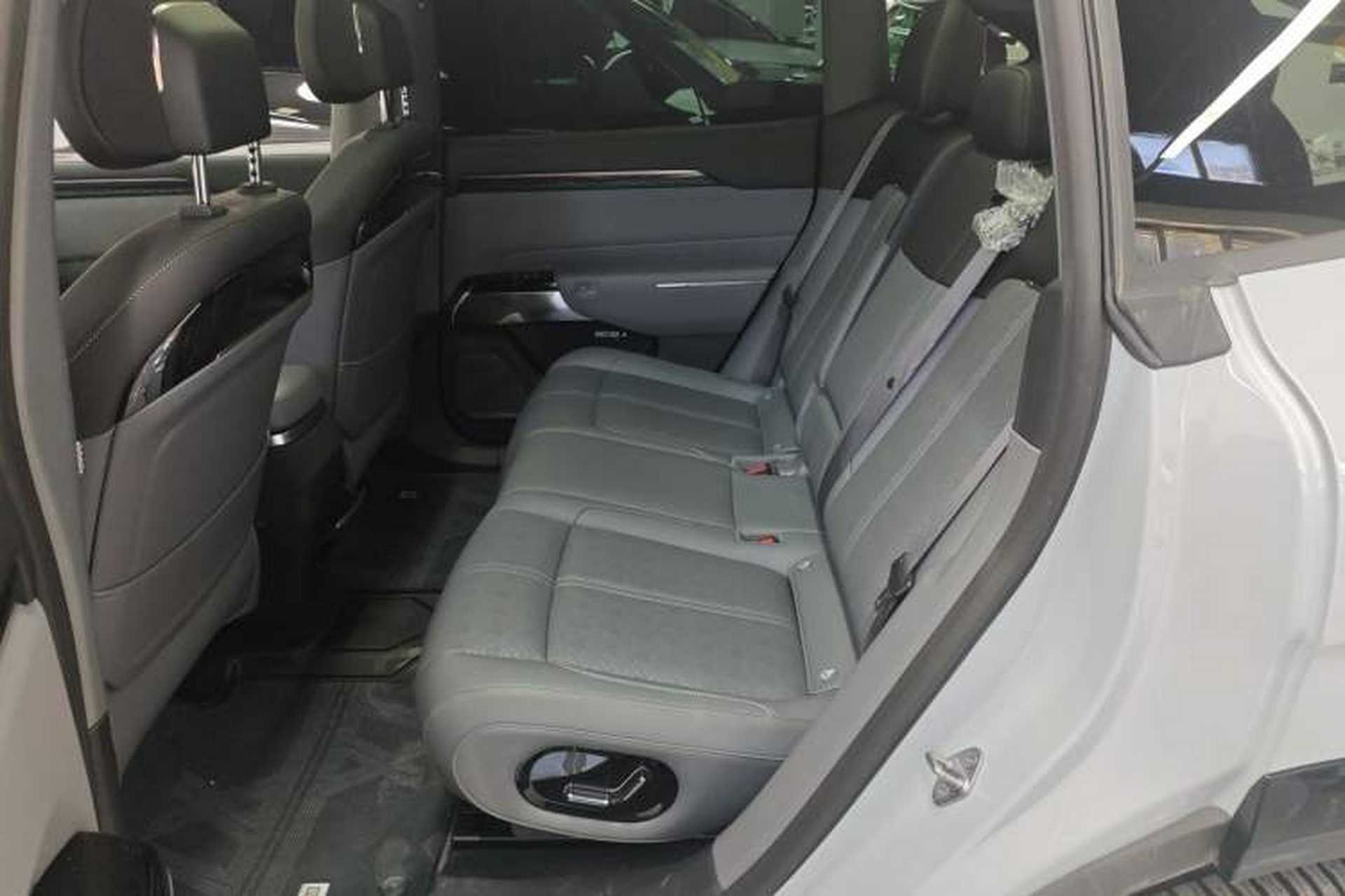 Used Zeekr 7X 2025 100kWh Long-Range All-Wheel Drive Intelligent Driving Version Left Rear Seat