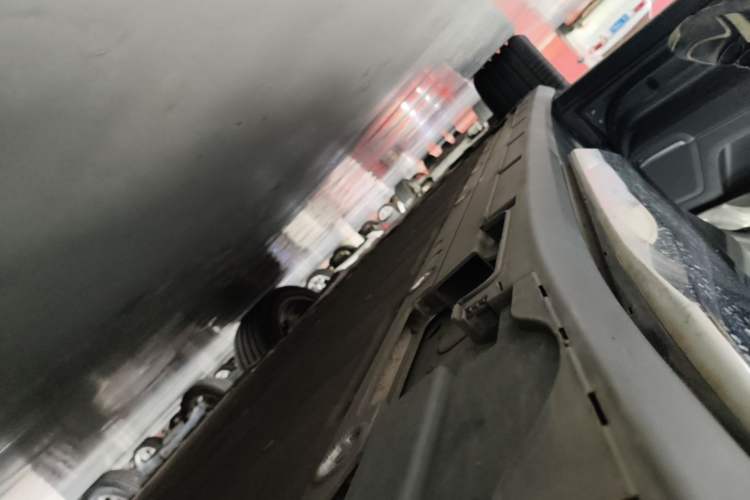 Used Zeekr 7X 2025 100kWh Long-Range All-Wheel Drive Intelligent Driving Version Left Side Sill