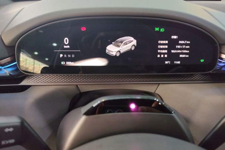 Used Zeekr 7X 2025 100 kWh Long-Range Rear-Wheel Drive with Intelligent Driving Features Odometer Close Up